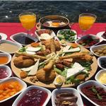 Urla Keyf-i Zen Restaurant’da Denize Nazır Serpme Kahvaltı Keyfi