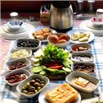 Çiçekliköy Asmalı Kahvaltı Evi’nde Doğa ile iç içe Serpme Köy Kahvaltısı