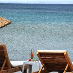 Urla Aren Beach Club’ta Gün Boyu Şezlong, Şemsiye İle Plaj Keyfi ve Açık Büfe Kahvaltı