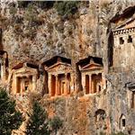 İzmir Çıkışlı günübirlik Dalyan, Kral Mezarları, İztuzu Plajı ve Çamur Banyosu Turu. Üstelik Kahvaltı ve Tekne turu dahil.