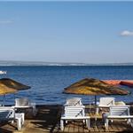 Urla Burla Han Butik Otel’de Açık Büfe Kahvaltı, Şezlong, İçecek ve Tüm Gün Plaj Kullanımı
