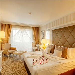 İzmir'den Uçak İle Hareketli Kıbrıs Grand Pasha Kyrenia Hotel Yarım Pansiyon Konaklama Seçenekleri