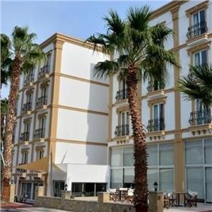 İzmir'den Uçak İle Hareketli Kıbrıs Park Palace Hotel Konaklama Seçenekleri