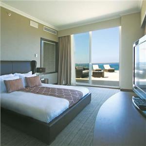 İzmir'den Uçak İle Hareketli Kıbrıs Acapulco Resort Hotel & Convention & SPA Tam Pansiyon Plus Konaklama