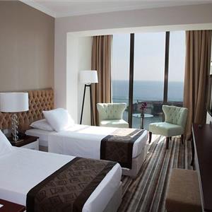 İzmir'den Uçak İle Hareketli Kıbrıs Deniz Kızı Hotel Yarım Pansiyon Konaklama Seçenekleri