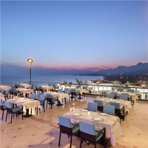 İzmir'den Uçak İle Hareketli Kıbrıs Merit Crystal Cove Hotel'de Ultra Herşey Dahil Konaklama Seçenekleri