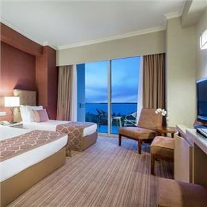 İzmir'den Uçak İle Hareketli Kıbrıs Acapulco Resort Hotel & Convention & SPA Tam Pansiyon Plus Konaklama