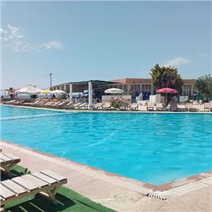 Kuşadası Rainbow Beach Club Gün Boyu Havuz, Plaj Keyfi ile Serpme Kahvaltı