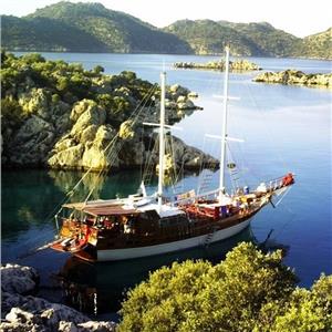 İzmir Çıkışlı 2 Gece 3 Gün Fethiye, Likya, Saklıkent, Gizlikent Şelalesi, Yakapark Turu. Üstelik Tekne Turu ve Jeep Safari Dahil.