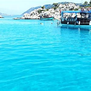 Gün Boyu Yüzme Molalı Kuşadası Tekne Turu, Üstelik Öğle Yemeği Dahil ve İzmir'den Ulaşım seçenekli