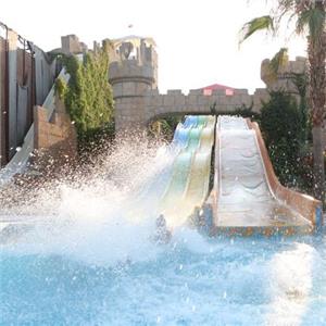 Kuşadası Aqua Atlantis’de Havuz, Aquapark ve Hamburger Menü ile sınırsız Eğlenceye Giriş Bileti