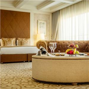 İzmir'den Uçak İle Hareketli Kıbrıs Grand Pasha Kyrenia Hotel Yarım Pansiyon Konaklama Seçenekleri