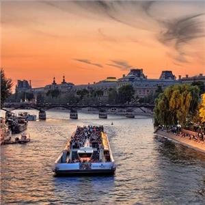 İzmir'den Uçaklı 3 Gece 4 Gün Konaklamalı Bayram Tatili Özel Paris & Disneyland Kültür ve Eğlence Turu