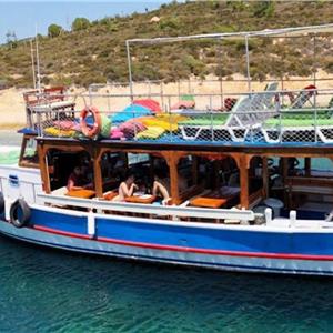 Foça Tekne Yüzme Turu. Öğle Yemeği Dahil.