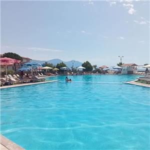 Kuşadası Rainbow Beach Club Gün Boyu Havuz, Plaj Keyfi ile Serpme Kahvaltı