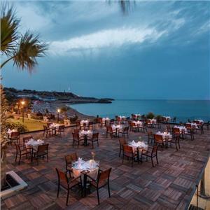 İzmir'den Uçak İle Hareketli Kıbrıs Acapulco Resort Hotel & Convention & SPA Tam Pansiyon Plus Konaklama
