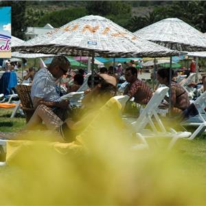 Çeşme Günizi Beach Plaj Paketleri, Beach Kullanımı, Soğuk İçecek ve Patates Kıza