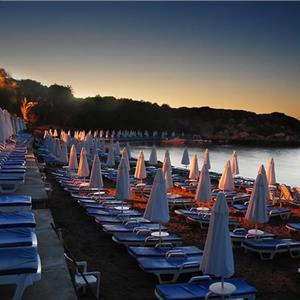 İzmir'den Uçak İle Hareketli Kıbrıs Deniz Kızı Hotel Yarım Pansiyon Konaklama Seçenekleri
