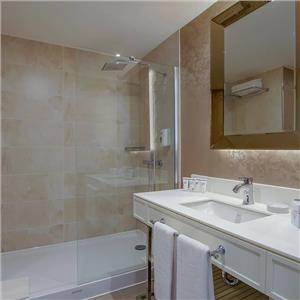 İzmir'den Uçak İle Hareketli Kıbrıs Limak Cyprus Deluxe Hotel Ultra Herşey Dahil Konaklama Seçenekleri