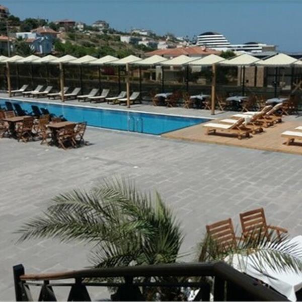 Kosa Hotel'de Açık Büfe Kahvaltı ve Havuz Kullanımı