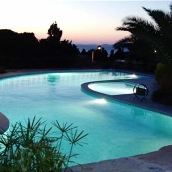 Dolina Butik Otel'de Havuz Kullanımı & Kahvaltı ve Yemek Seçenekleri