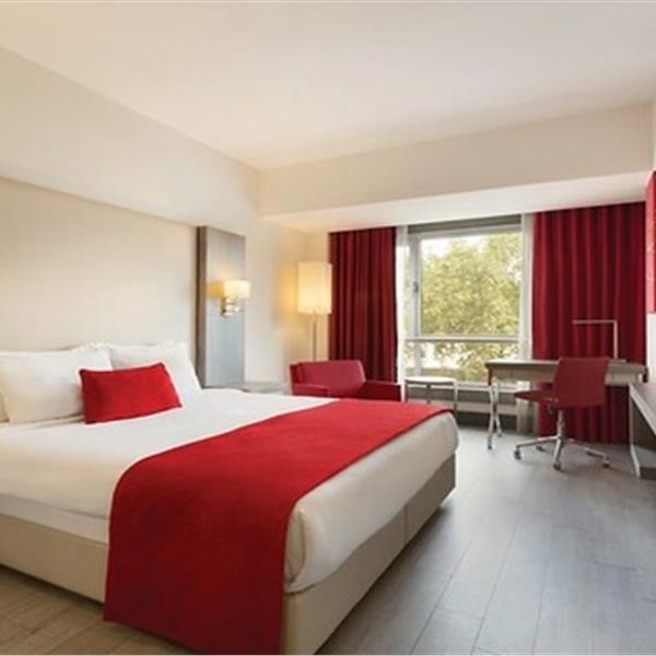 Ramada Plaza By Wyndham İzmir'de Kahvaltı Dahil Çift Kişilik Konaklama