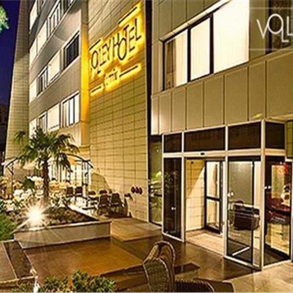 Alsancak Volley Hotel Terasında Tüm Gün Havuz Keyfi ile Enfes Hamburger Menü