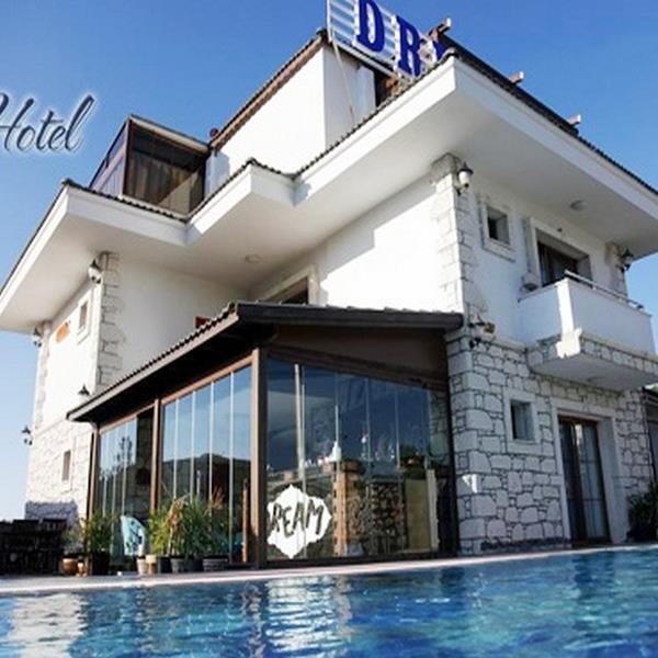 Çeşme Dream Hotel Ayasaranda Serpme Kahvaltı ve Havuz Keyfi