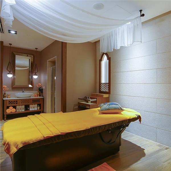 İzmir'den Uçak İle Hareketli Kıbrıs Limak Cyprus Deluxe Hotel Ultra Herşey Dahil Konaklama Seçenekleri