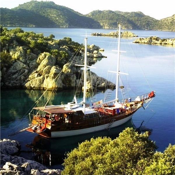 İzmir Çıkışlı 1 gece 2 gün Muğla Fethiye Ölüdeniz, Akyaka, Yakapark, Saklıkent Gizlikent Turu. Üstelik Jeep Safari, Tekne turu ve Yamaç Paraşütü Seçenekli