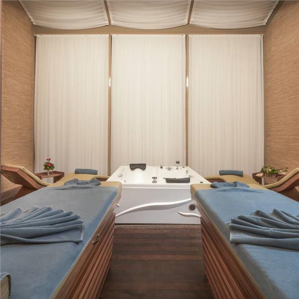 İzmir'den Uçak Kalkışlı 2 Gece 3 Gün Konaklamalı Kıbrıs Concorde Luxury Resort'ta Tarkan Yılbaşı Galası