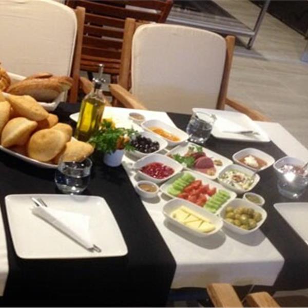 Kosa Otel Çeşme'den Kahvaltı Dahil Konaklama