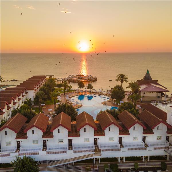 İzmir'den Uçak Bileti ve Otel Transferi Dahil 2 Gece ve 3 Gün Konaklamalı Kıbrıs Salamis Bay Conti Resort Hotel'de Gülden Yılbaşı Galası