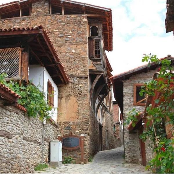 Günübirlik İzmir çıkışlı Ödemiş, Birgi, Gölcük Bozdağ Kayak Merkezi Turu. Üstelik Sucuk Ekmek Dahil. Ayrıca Sabah Kahvaltısı seçenekli