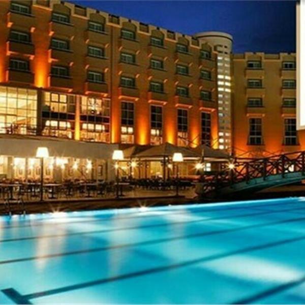 Kıbrıs Merit Park Hotel & Casino'da Yılbaşına Özel Candan Erçetin Galası ve Uçak Bileti Dahil Tatil Paketleri