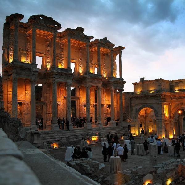 İzmir Çıkışlı Günübirlik Geceyi Aydınlatan Efes Antik Kenti, Şirince ve Meryemana Turu