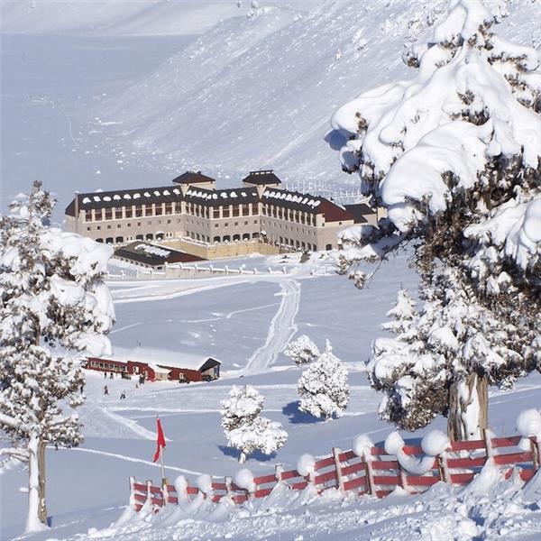 İzmir Çıkışlı 1 gece 2 gün Konaklamalı Davraz Kayak Merkezi, Nikfer Kayak Merkezi ve Salda Gölü Turu.