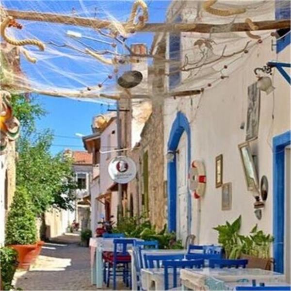 Anneler Günü Özel Çeşme Turu. 1 gece 2 gün Çeşme Sisus Otel Konaklamalı Alaçatı ve Germiyan farkıyla