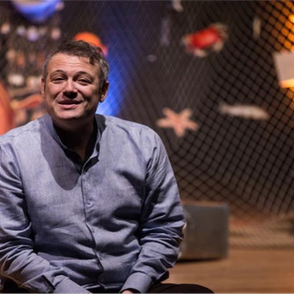 Levent Üzümcü'nün Tek Kişilik Oyunu 'Anlatılan Senin Hikayendir' Tiyatro Bileti