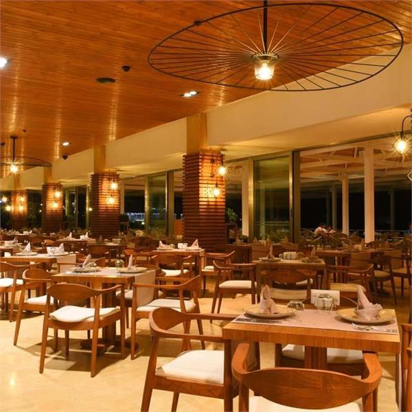 İzmir'den Uçak İle Hareketli Kıbrıs Acapulco Resort Hotel & Convention & SPA Tam Pansiyon Plus Konaklama