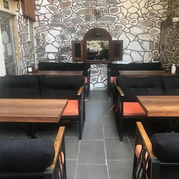 Alsancak Makara Cafe'de Enfes Lezzetler Eşliğinde Serpme Kahvaltı Keyfi