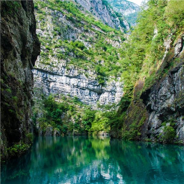 İzmir'den Otobüslü 9 Gece 10 Gün Konaklamalı Büyük Balkan Masalı Turu Akşam Yemekleri, Balkan Gecesi Dahil