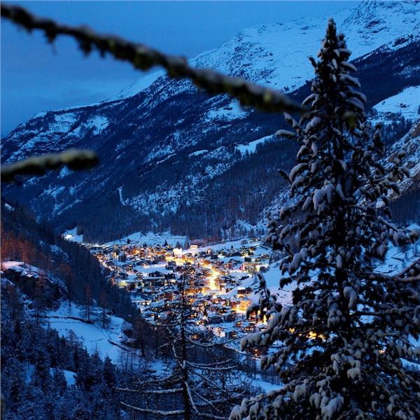 İzmir'den Uçak İle Hareketli 3 Gece 4 Gün Konaklamalı İsviçre Alpler Göller Ve Noel Pazarları Turu