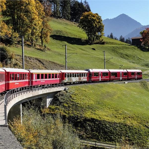 İzmir'den Uçak İle Hareketli 3 Gece 4 Gün Konaklamalı İsviçre Alpler Göller Ve Noel Pazarları Turu