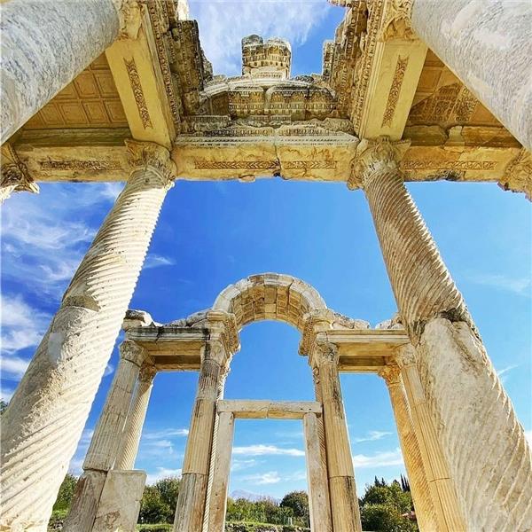 İzmir Çıkışlı 1 gece 2 gün Termal Otel Konaklamalı Hierapolis, Afrodisias ve Laodikya Antik Kenti, Travertenler, Buldan ile Pamukkale Turu