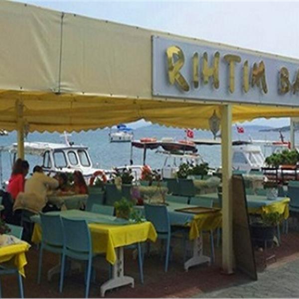 Çeşmealtı Rıhtım Restaurant’ta Denize Sıfır Muhteşem Serpme Kahvaltı