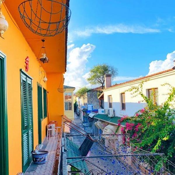 Meydan d'Azur Alaçatı Hotel'de 2 Kişi kahvaltı Dahil Konaklama