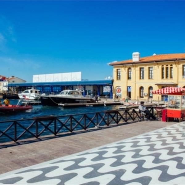 Konak Pasaport Pier Hotel'de Deniz Manzarası Eşliğinde Açık Büfe Kahvaltı Keyfi