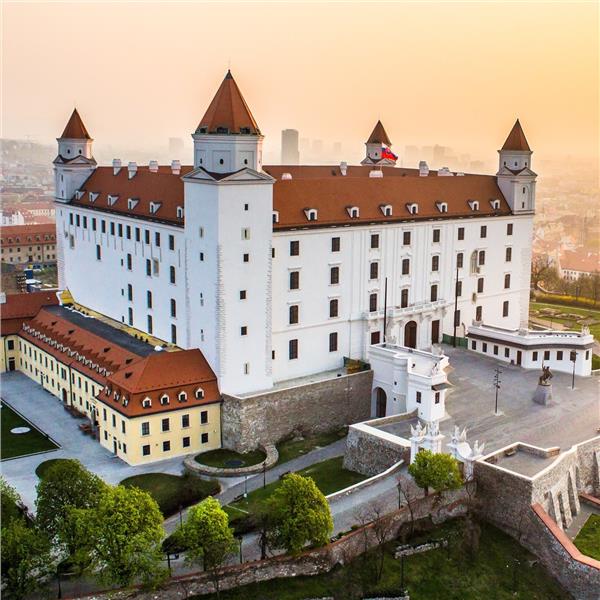 İzmir'den Uçaklı 4 Gece 5 Gün Konaklamalı Orta Avrupa Turu