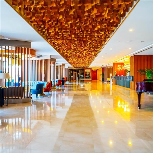 İzmir'den Uçak İle Hareketli Kıbrıs Chamada Prestige Hotel Herşey Dahil Konaklama Seçenekleri